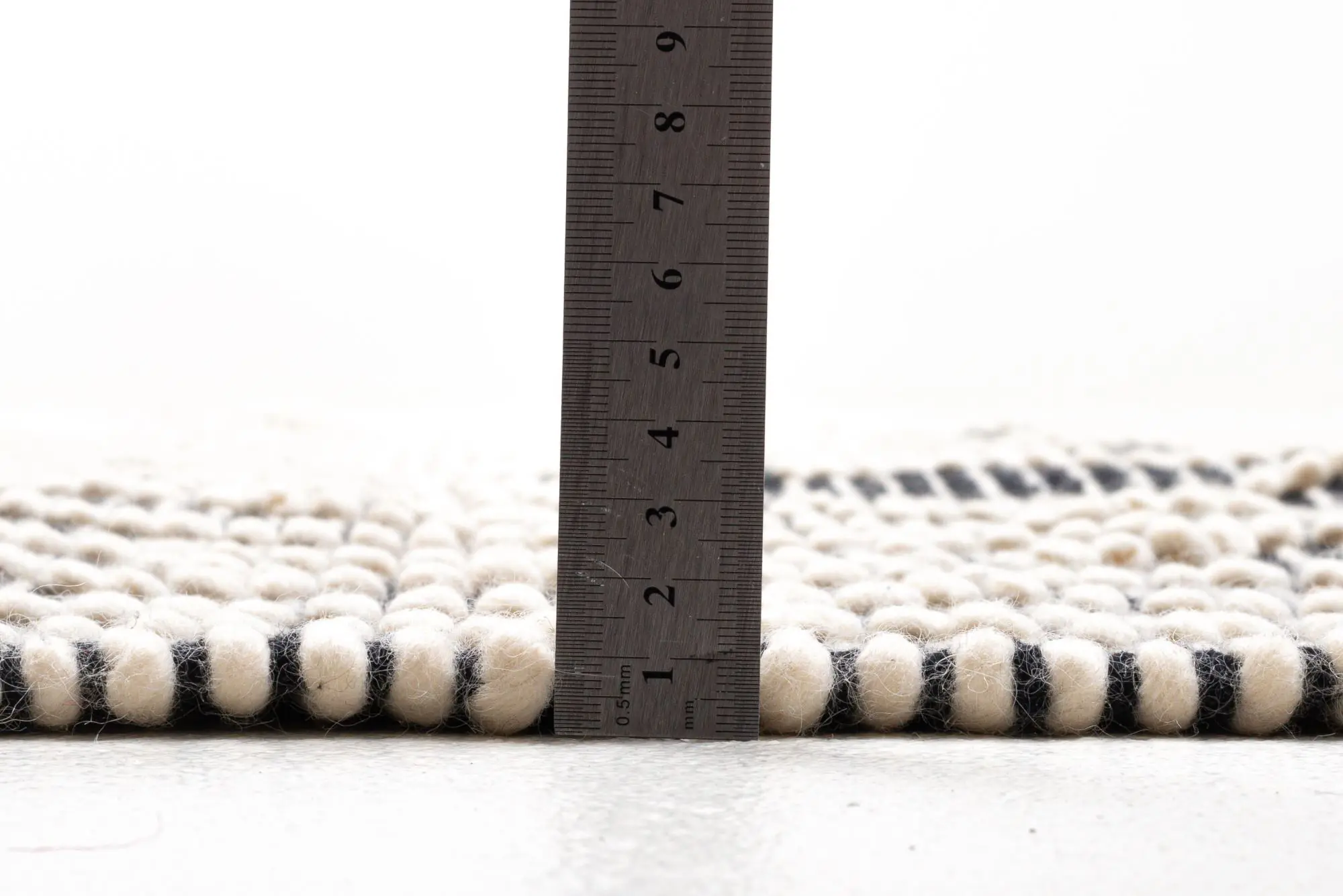 Colored Macrame Two 650 grey – Bild 4